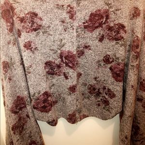 Beautiful soft cropped sweater.